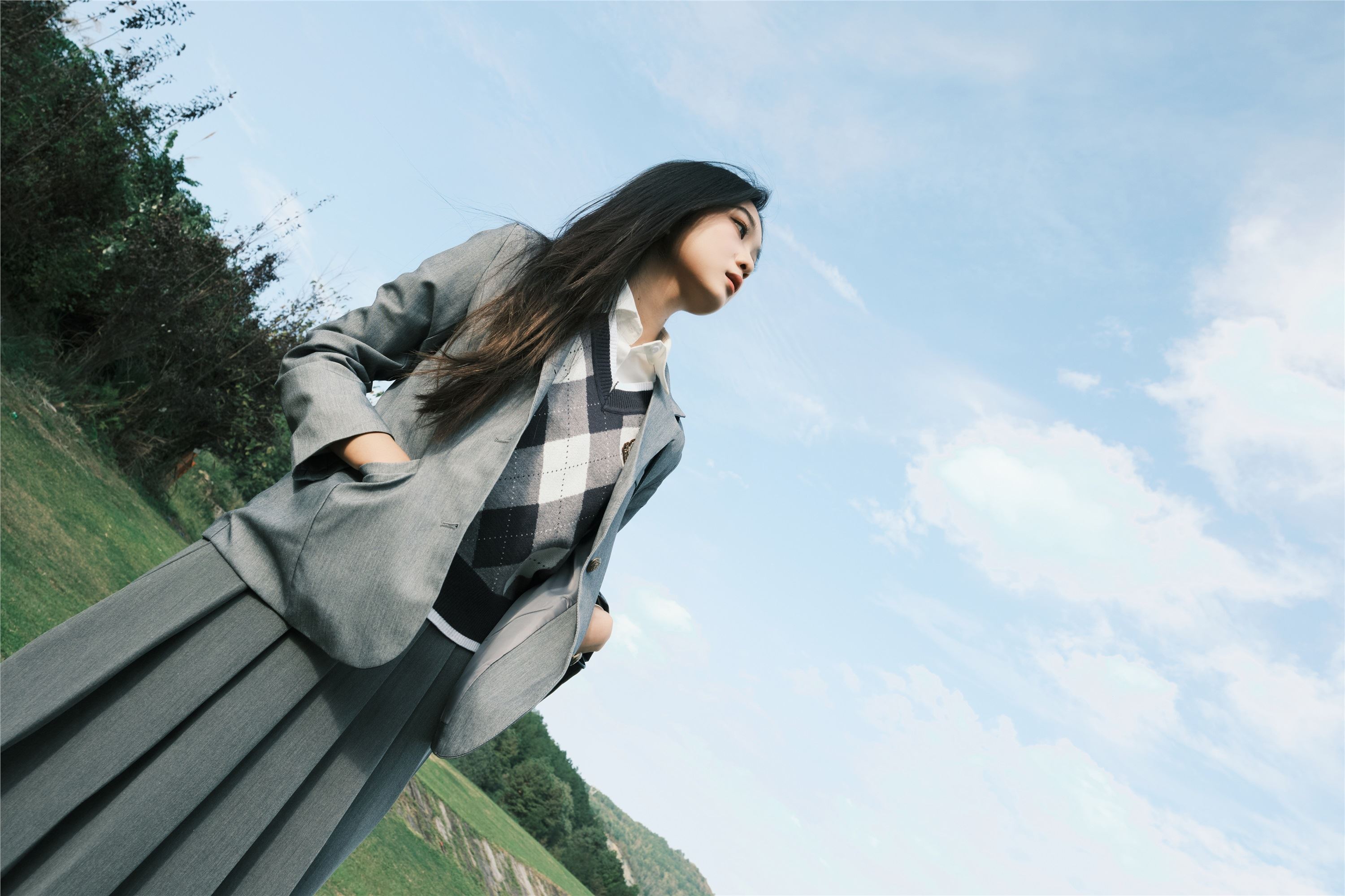 YITUYU艺图语 2025.01.06 草坪学院 一只狸猫